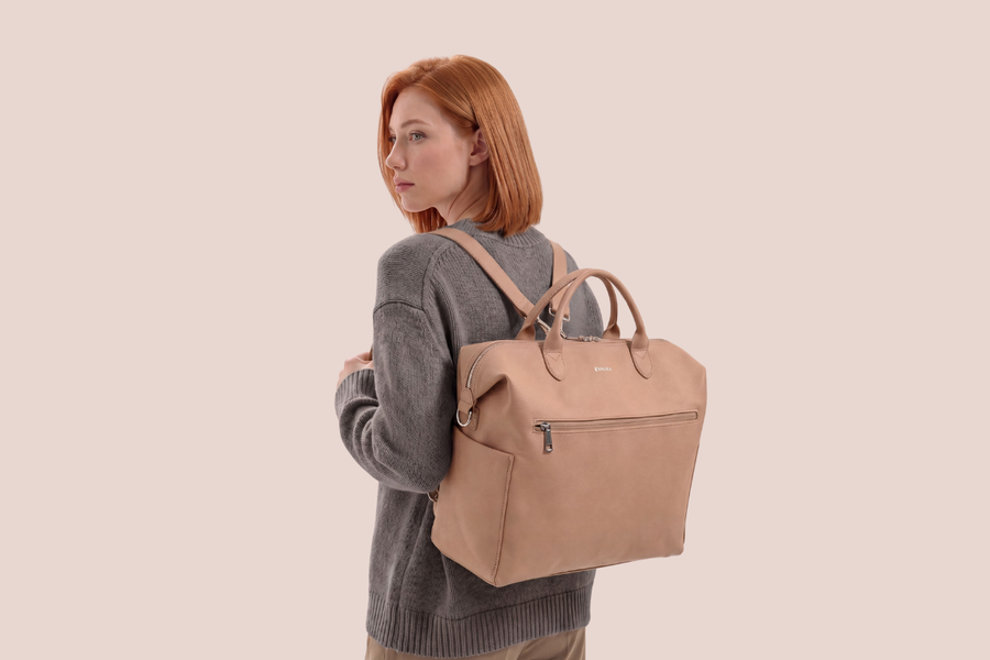 Voyage diaper bag carrying style
