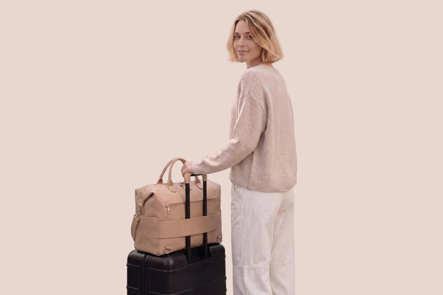 Voyage diaper bag carrying style
